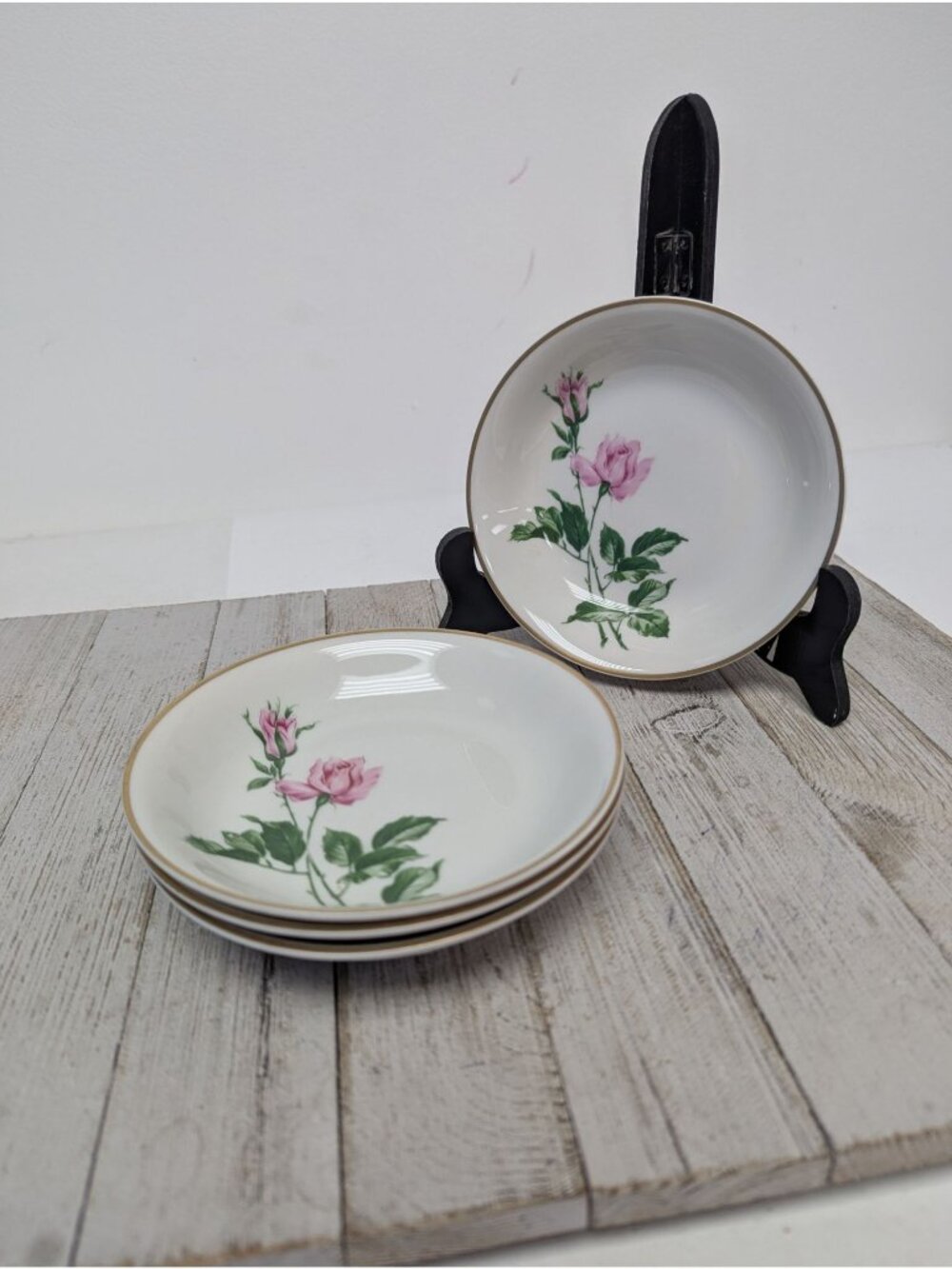 Youngsware YOU1 Embassy Fine China Gold Trim Roses Set 4 Dessert Bowls 5 3/8"